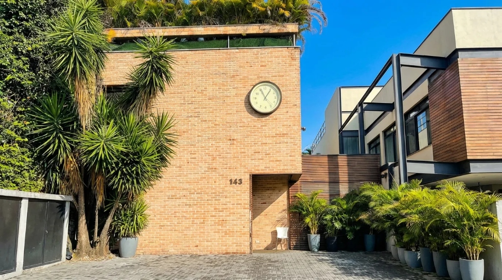 Fachada do Consultório do Dr. Daniel Lerario na Rua Lima Barros 143 no Jardim Paulista em São Paulo