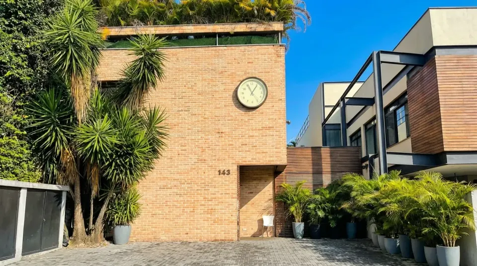 Fachada do consultório, Rua Lima Barros 143, Jardim Paulista